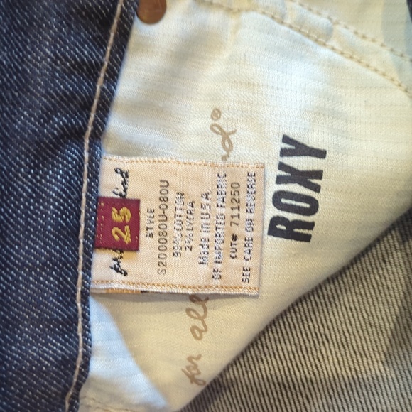 Denim skirt with front slit. - Picture 4 of 4